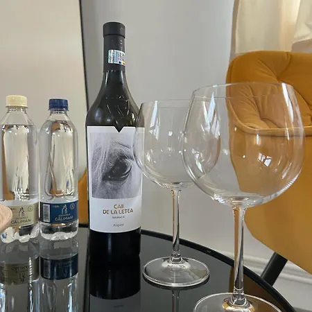 Warm'n Cozy, Modern Baneasa Appartement *